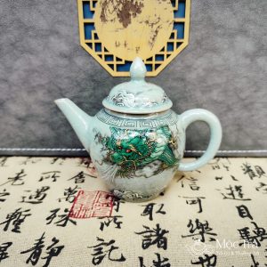 Họa tiết Long Du tượng trưng cho quyền uy và thịnh vượng