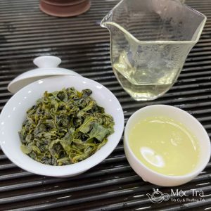 Nước trà vàng xanh trong sáng